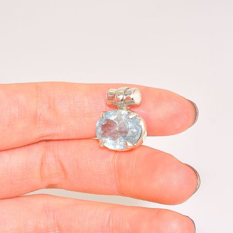 Sterling Silver 5-Carat Aquamarine Oval Faceted Pendant