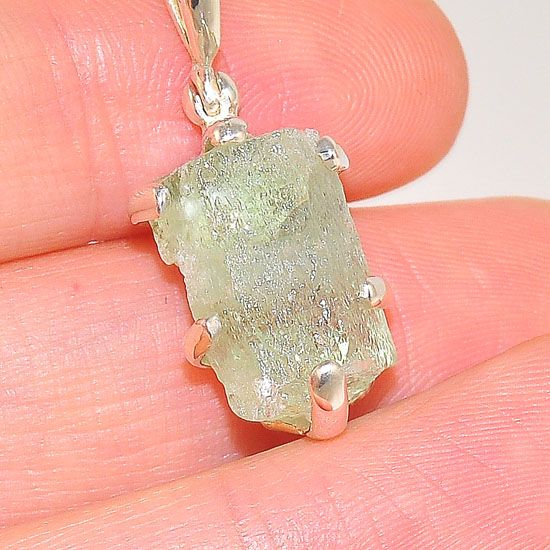 Sterling Silver 10.8 Carats Aquamarine Crystal Delicate Pendant