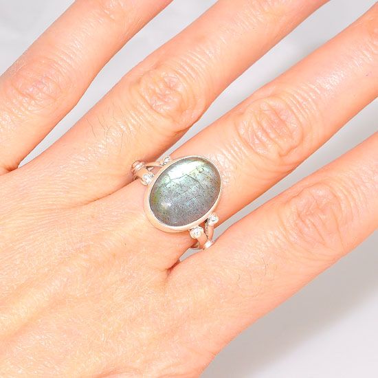 Sterling Silver India Labradorite Delicate Oval Ring (Size 7.5)