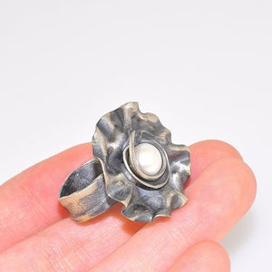Oxidized Sterling Silver Vintage Flower Carved Freshwater Pearl Centered Ring